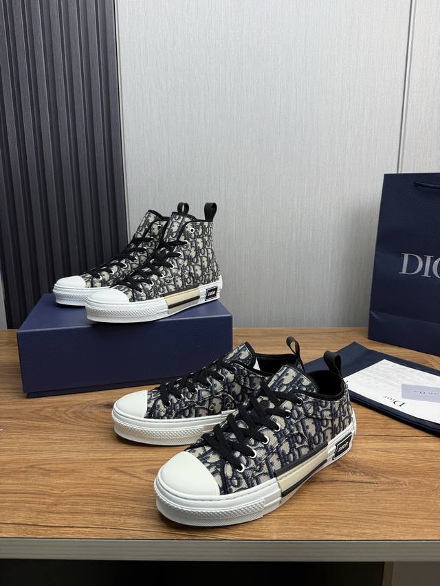 工厂p价 Dior迪奥B23经典系列情侣款 高帮 低帮 休闲 运动鞋 板鞋 常年现货 版本已调试到极致！市场顶配版本！这款 B23 高帮运动鞋饰以米色和黑色 O