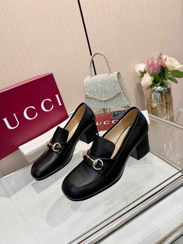 新品，原版楦形开发、专柜同步 面料，混种羊皮‘ 内里，羊皮 34－42 34.40.41.42定做 跟高，5.5Cm 皮底，