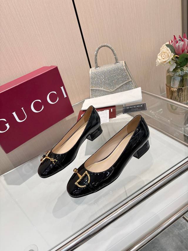 新品，原版楦形开发、专柜同步 面料，混种羊皮‘ 内里，羊皮 34－43 34.40 43定做 跟高，2.5Cm 皮底，