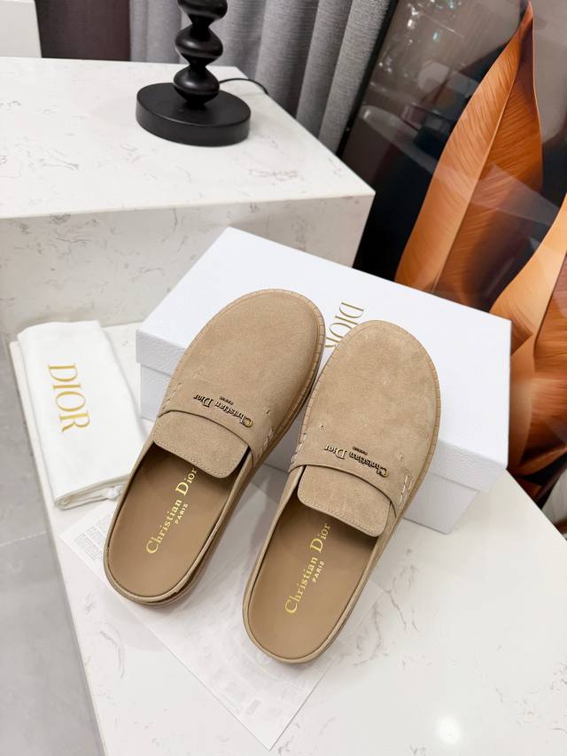 Dior 迪奥2025Ss复古英伦风懒人半拖，原版开发 萱型百搭瘦脚Yyds.造型立体饱满，帅气十足 上脚舒适 一款非常复古风、气场十足单品、设计风格非常新颖
