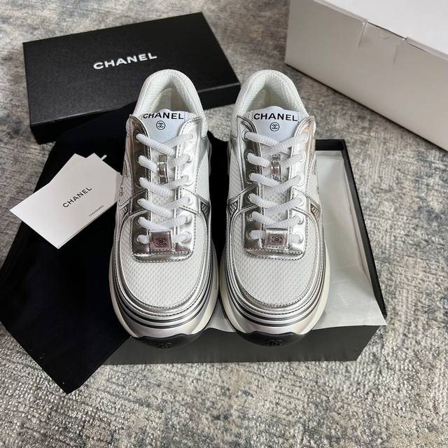 莞产 超爆款、Ch2025早春新款运动鞋、真正的超代购版本分毫不差！还原度99% 金角大王银角大王你更喜欢那个？这款鞋简直原地封神也太好看了吧！！复古的双C设计