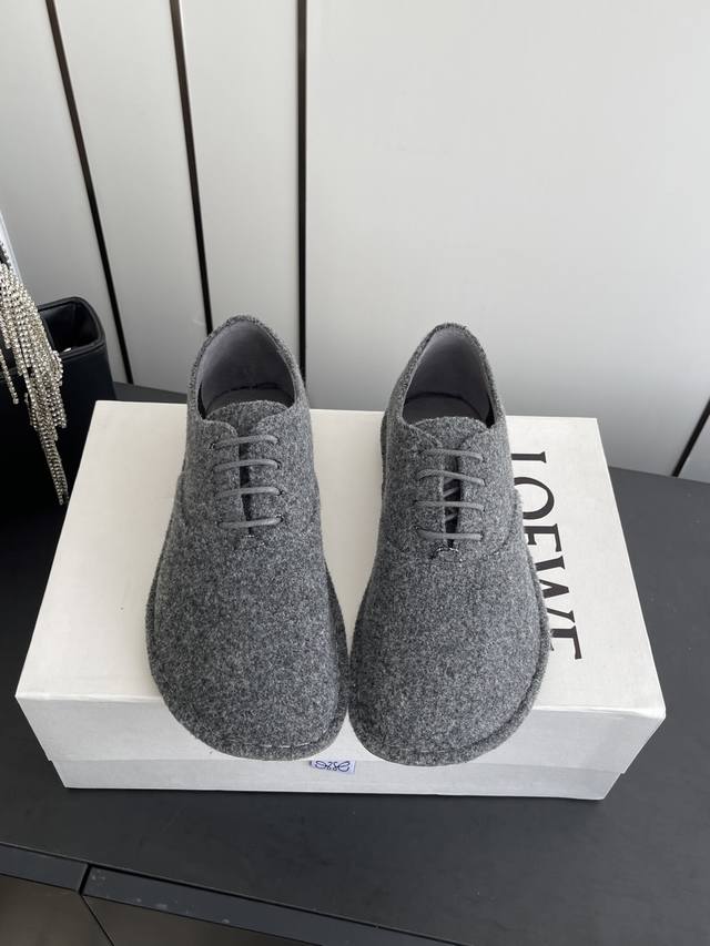 Loewe 罗意威 25Ss 秋冬新款 娃娃头 鞋带乐福鞋 简约大气时髦 耐看不过时 是时尚圈永不退潮的经典所在 复古的英伦风格 让你穿出不一样的气质.对版原版