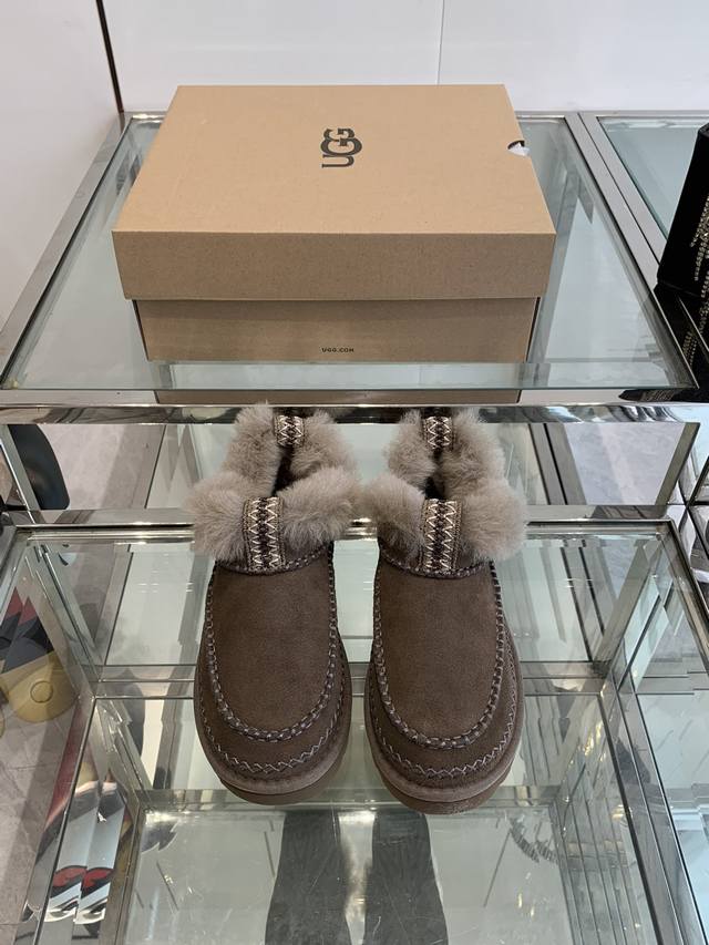 Ugg 全新鞋子特价清货不退不换先报先得 剩余码数：35 3 36 5 37 7 39 3 40 1