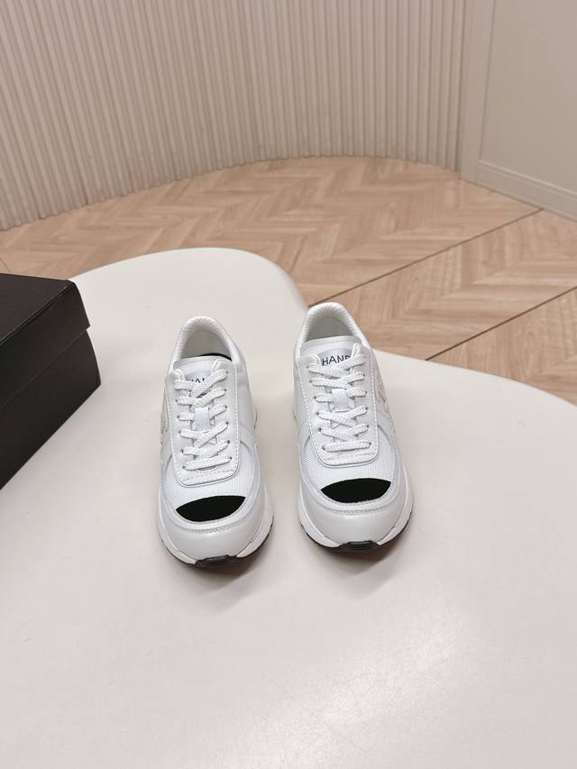 Chanl 香奈儿25K秋冬新款高跟拼色休闲运动鞋 奇奇怪怪 丑萌丑萌 专柜断货王 各大博主社交日推款，这季新款简直闭眼入，上脚秀气灵动狂好看，率性的休闲运动风