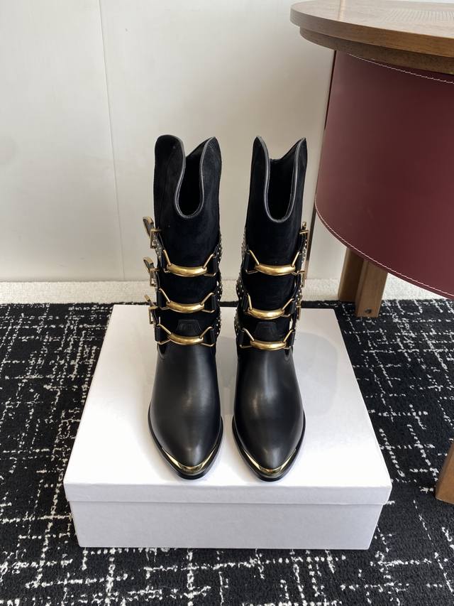 代购价 Isabel Marant 伊莎贝尔 25Ss 少女感 一眼就心动 一脚蹬坡跟短靴 Isabel Marant 超级有调性的一款一脚蹬靴子 面料原版一致