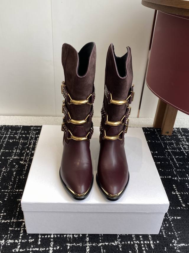 代购价 Isabel Marant 伊莎贝尔 25Ss 少女感 一眼就心动 一脚蹬坡跟短靴 Isabel Marant 超级有调性的一款一脚蹬靴子 面料原版一致