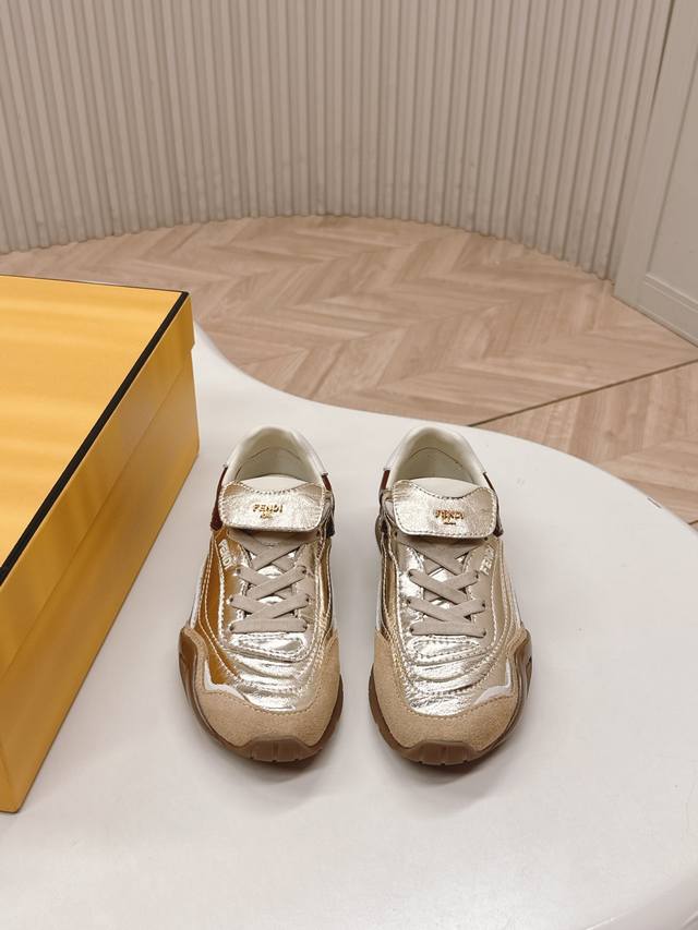 情侣款 Fendi 芬迪最新款 复古阿甘鞋 德训运动鞋 高级绒面皮面拼接打造，灵感来自复古，全新演绎经典，轻便、舒适、透气的四季必备单品 无论是搭配牛仔裤还是裙