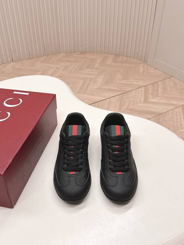 情侣款 Gucci 古驰 最新款 复古阿甘鞋 德训运动鞋 小白鞋 高级绒面皮面原版老花拼接打造，灵感来自复古，全新演绎经典，轻便、舒适、透气的四季必备单品 无论