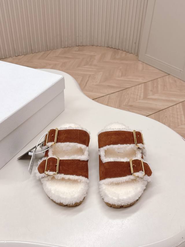 新颜色系列！ 短靴款 高帮款 低帮款 拖鞋款！！prada 普拉达 三角标羊毛鞋，厚底靴 雪地靴 半拖鞋系！高级牛绒真羊羔毛 真皮沿条 双色Tpu大底 材质细节