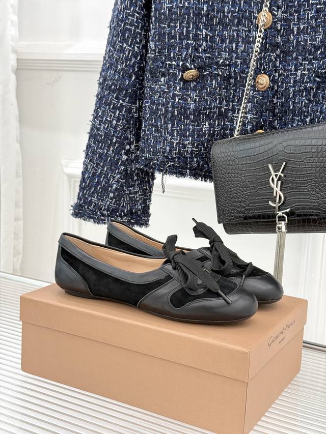 厂价 Gianvito Rossi｜26Wf新品德训芭蕾舞鞋 当意式复古优雅轻奢的极简美学 碰撞德训鞋的复古与芭蕾舞鞋的灵动线条 重新定义“舒适与奢华共生”的穿