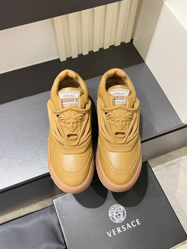 Versace Odissea 艺术感超强的飞船鞋，整双鞋很具备结构感和线条感，干净利落也能让造型充满很强的视觉冲击力，原版开发，私模定制原版大底，请不要拿市面