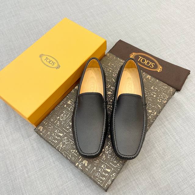 Tod* 男士豆豆鞋 专柜同步新款 高端品质 磨砂皮杏色牛里.原版包装。尺码38-45。