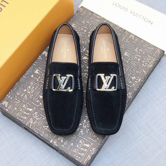 Ouis *Uitto* 男士豆豆鞋 官网同步 市场顶级版本 磨砂皮+杏色牛里 原版包装 。深蓝，尺码：38-45。