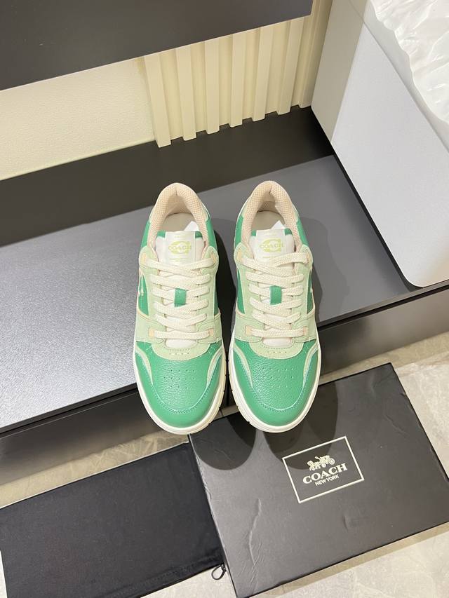 Coach寇琦 男士运动鞋，选用官网原材料 进口全牛皮打造，简约舒适版，透气舒适网布内里，鞋舌装饰品牌Logo，细节精细，头层水染牛皮内里打造舒适脚感！Size