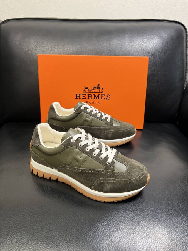 Hermes 高品质 顶级工艺品 爱马仕 专柜同步发售原厂配置，意大利进口原版牛皮面料，高品质拼接工艺，全进口水染牛皮里垫，鞋底：原厂特供原版底超级舒适，原厂跟