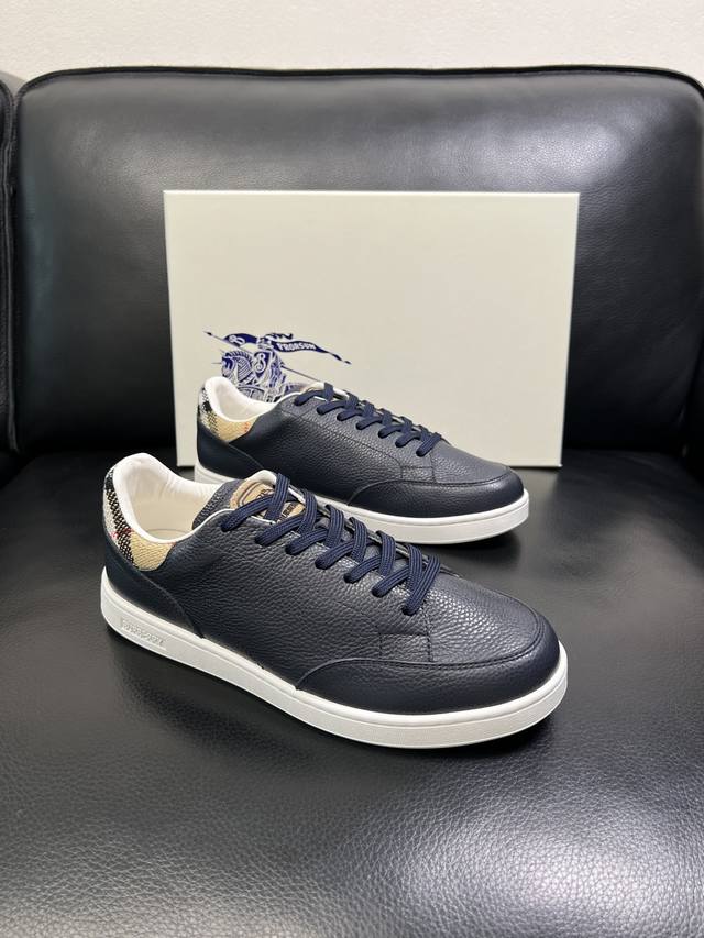 Burberry 顶级工艺品 巴宝莉 专柜同步，原厂配置意大利进口牛皮面料，高品质复杂拼接工艺，进口牛皮内里垫，透气舒适，鞋底：原厂特供原版底，原厂跟单货 高品