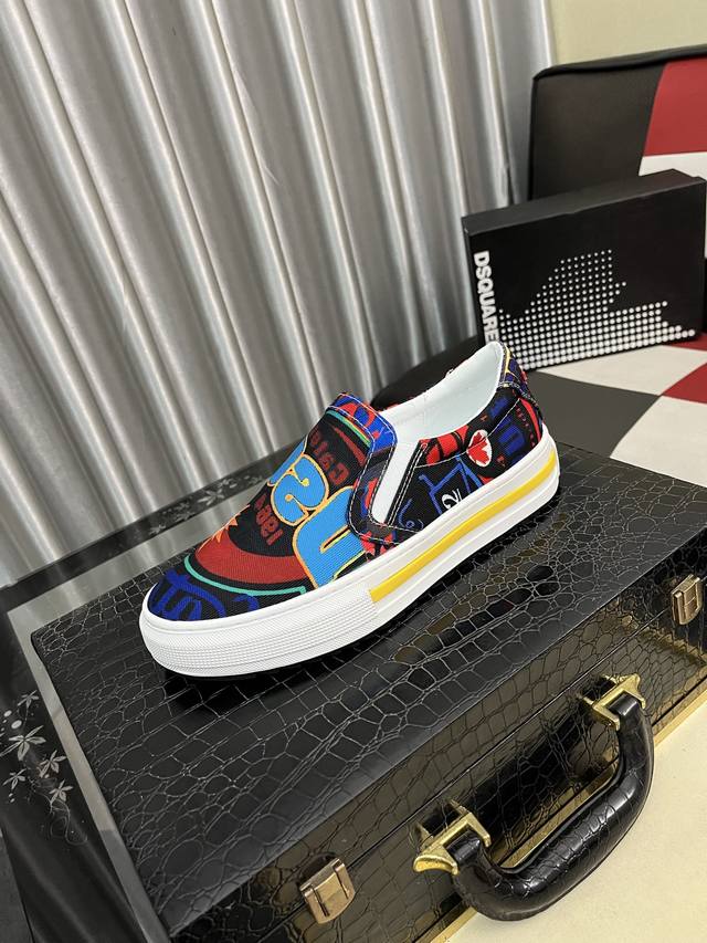 出厂价pp： D2～ 男士休闲鞋 2025Z柜同步发售 码数:35-46# 2个颜色鞋面选用多材质拼接真皮内里，舒适透气，鞋底：原版舒适耐磨大底，实物拍摄实物更