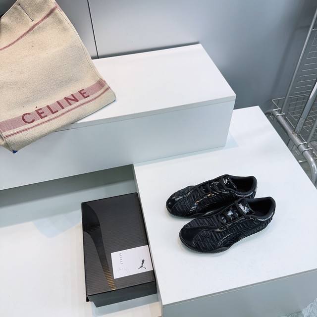 高品质出厂 ！顶级品质 puma 彪马26复古褶皱设计运动风时装休闲鞋小白鞋！ 走复古足球鞋的设计路线，将经典运动鞋型与现代质感结合，既有复古潮流感，又能兼顾日