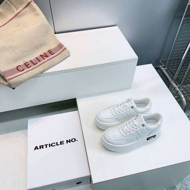 高品质出厂 ！顶级品质纯原Article No26春夏爆款刘雯同款增高厚底休闲鞋运动鞋！ 搭配拖地裤、阔腿裤的一定入厚底休闲鞋哦，可以轻松搭配超多风格和造型 搭