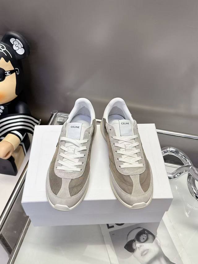 新色。码数35-40 41定做 Celine Racer女士香草色低帮运动鞋，精致地重新诠释了1970 年代的运动风格，将怀旧魅力与现代优雅融为一体。Racer