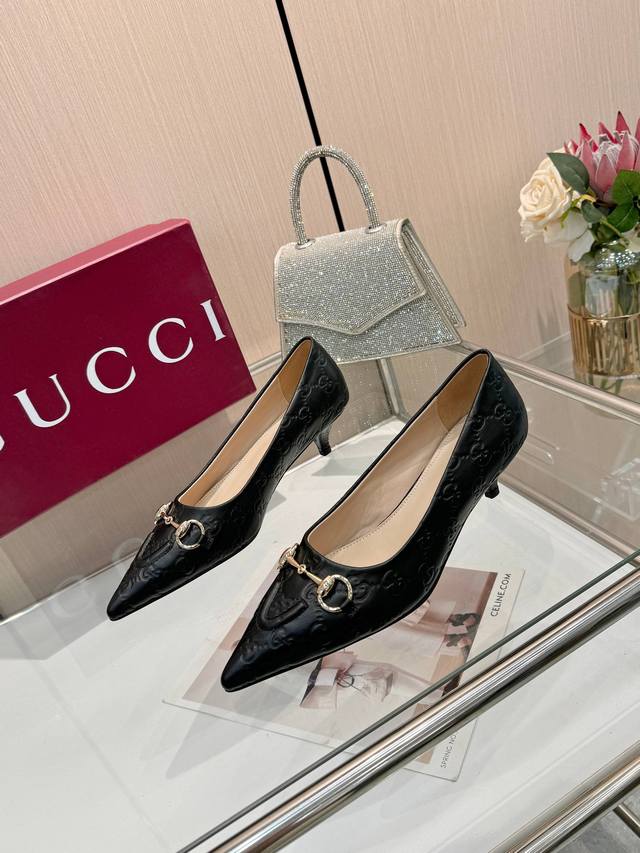 新品，原版楦形开发、专柜同步 面料，混种羊皮‘ 内里，羊皮 34－42 34.40-43定做 跟高，4.5Cm 皮底，