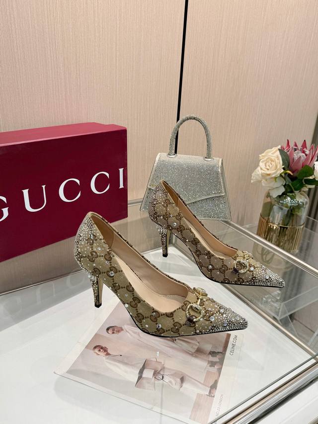 新品，原版楦形开发、专柜同步 面料，混种羊皮‘ 内里，羊皮 34－42 34.40-43定做 跟高，8.5Cm 皮底，