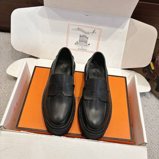 出厂价p Hermes 爱马仕 Hour 乐福鞋系列 时尚又百搭 超级舒服 每个细节都做到极致 原版Swift小牛皮 麂皮 原版独家私模大底 Size：35~4