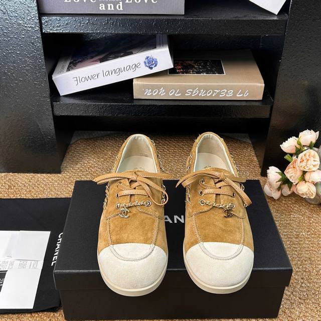 顶级货 Chanel 香奈儿26C早春新款拼色麂皮乐福鞋 鞋底超软 无比舒适的豆豆鞋 日行万步脚不疼 小香这双平底休闲鞋 可以说是这几年最具设计感的鞋子了 巧妙