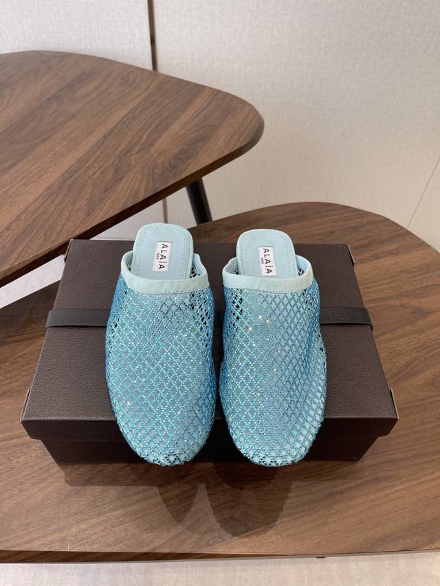 Alaia 26Ss 春夏 半拖鞋 法国高端一线高定品牌 Azzedinealaia:时尚界最后的手艺人 只忠于展现女性身体曲线的裁剪之王 始创于1979年的品