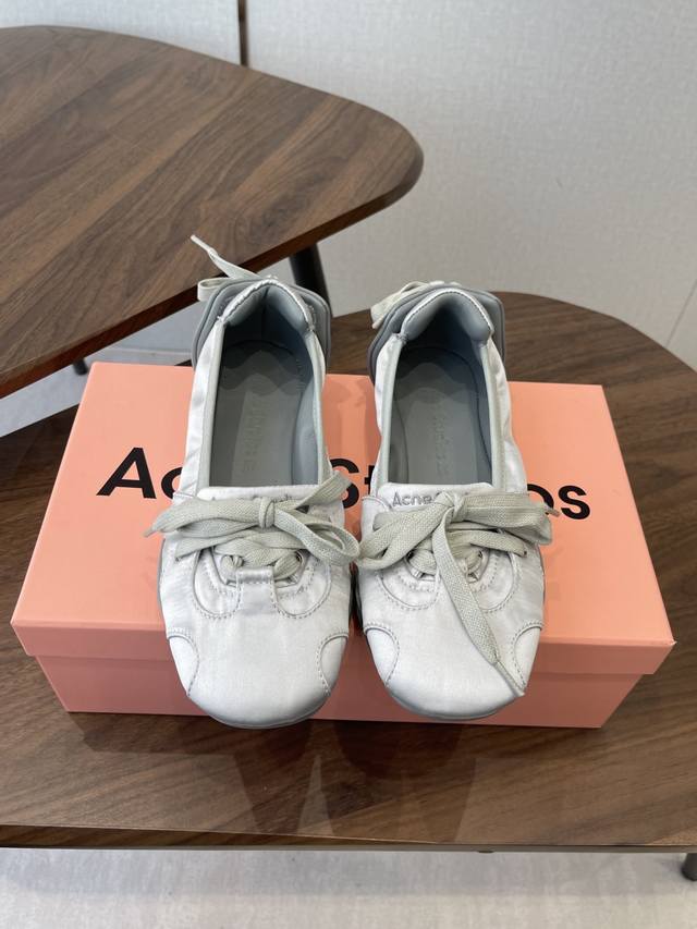 皮面p380真丝Acne Studios 26Ss 春夏季新款走秀款芭蕾鞋 可以说每一双都是可以珍藏的鞋子 今年这款芭蕾鞋真的是太美了 设计搭配芭蕾舞鞋瞬间仙儿