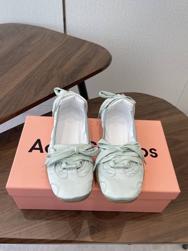 皮面p380真丝Acne Studios 26Ss 春夏季新款走秀款芭蕾鞋 可以说每一双都是可以珍藏的鞋子 今年这款芭蕾鞋真的是太美了 设计搭配芭蕾舞鞋瞬间仙儿
