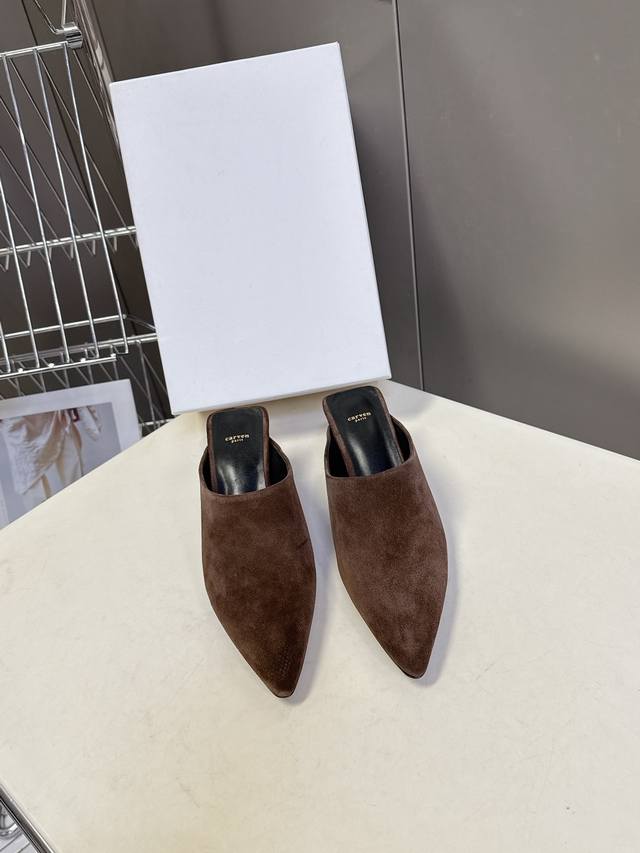 Carven2026春夏最新老钱风时装鞋 超多明星时尚博主种草 Carven的设计风格通常以经典简约为主 无处不在设计风格配上时下最流行的型体 展现出高贵大气的