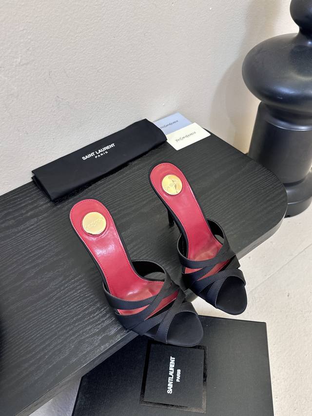 圣罗兰Saint Lauren* Ss新Ysl Logo高跟鞋拖 Ysl走秀款高跟鞋 各种小裙子搭配起来 完全不挑脚型哦 Ysl Logo跟特别好看！在光线的照