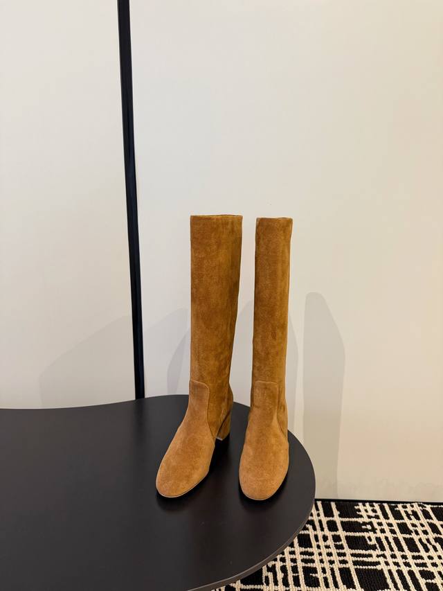 Gianvito Rossi25 秋冬～大热粗跟长靴 面内：定制进口麂皮 颜色：深棕 杏 焦糖 黑 跟高：平底 6Cm 8Cm 尺码：35-39
