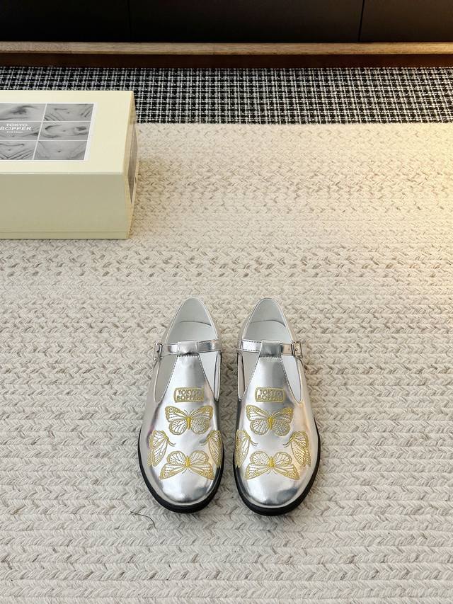 小众潮品 珍珠扣玛丽珍鞋！小红书种草款～东京代购超火 原版1:1定制反复调试 面料：原版环保牛皮 漆皮 内里：羊皮 垫脚：羊皮 大底：独家开模原版橡胶大底 码数