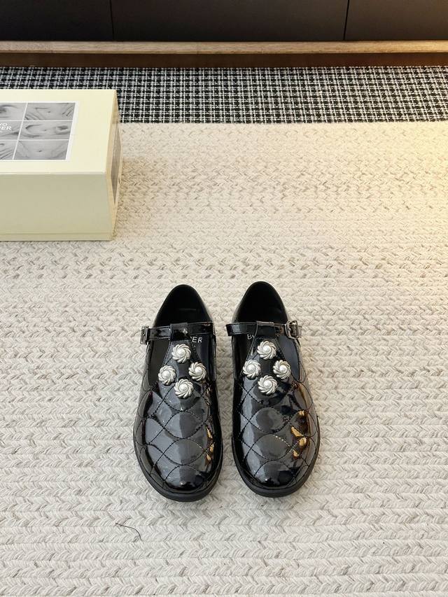 小众潮品 珍珠扣玛丽珍鞋！小红书种草款～东京代购超火 原版1:1定制反复调试 面料：原版环保牛皮 漆皮 内里：羊皮 垫脚：羊皮 大底：独家开模原版橡胶大底 码数