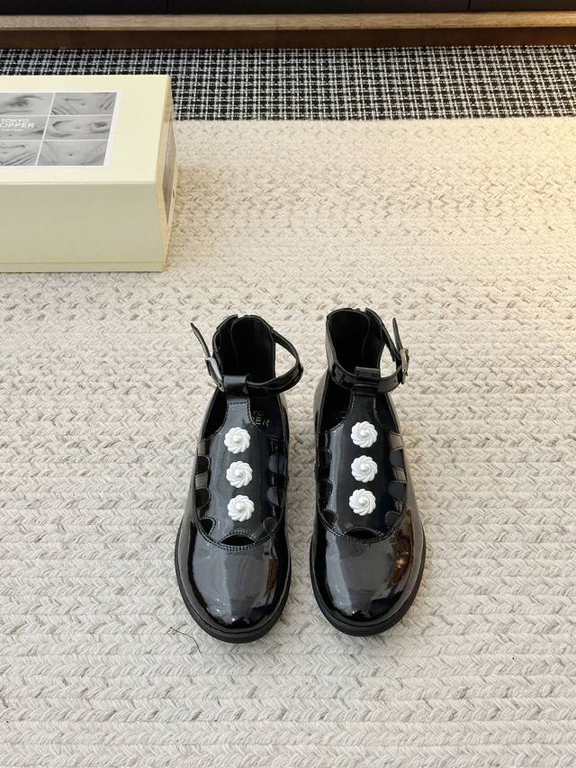 小众潮品 珍珠扣玛丽珍鞋！小红书种草款～东京代购超火 原版1:1定制反复调试 面料：原版环保牛皮 漆皮 内里：羊皮 垫脚：羊皮 大底：独家开模原版橡胶大底 码数