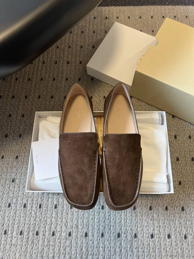 代购级 莞厂高品质 The Ro*26Ss早春复古新款方头穆勒鞋休闲鞋 平底设计搭配橡胶鞋底，防滑耐磨，适合日常通勤长时间行走。鞋型宽松不挤脚，方头设计给脚趾足