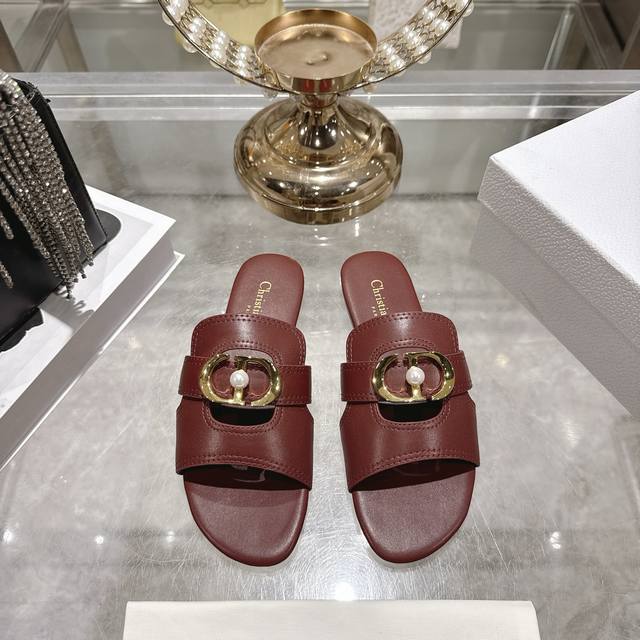 出厂 迪奥 Dior 2026春夏新款 D-Club果冻色镂空交叉带粗跟珍珠女鞋 Cd字母Logo五金扣平底圆头露趾凉拖鞋意大利真皮大底 Size：34-41
