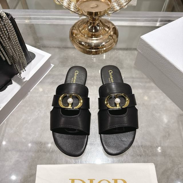 出厂 迪奥 Dior 2026春夏新款 D-Club果冻色镂空交叉带粗跟珍珠女鞋 Cd字母Logo五金扣平底圆头露趾凉拖鞋意大利真皮大底 Size：34-41