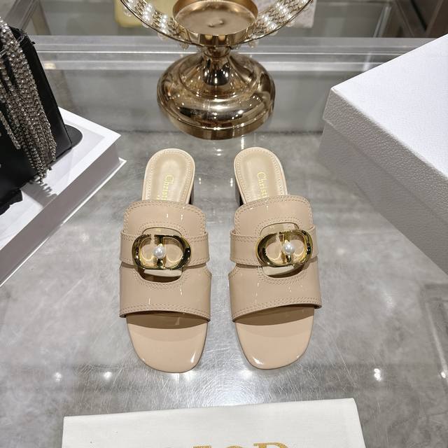 出厂 迪奥 Dior 2026春夏新款 D-Club果冻色镂空交叉带粗跟珍珠女鞋 Cd字母Logo五金扣平底圆头露趾凉拖鞋意大利真皮大底 跟高:3.5Cm Si