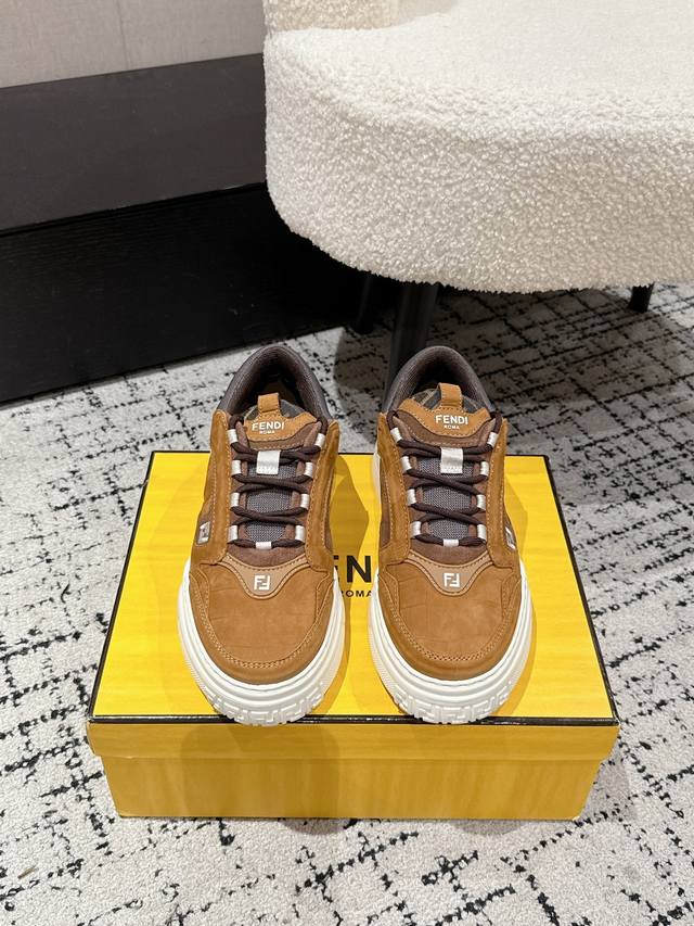 男款 顶级版本 Fendi芬迪 25 最新 Force系列 小牛皮 Ff 网面 圆头厚底 低帮 运动 板鞋 原版购入开发 做货 这款 Force系带低帮鞋。白色