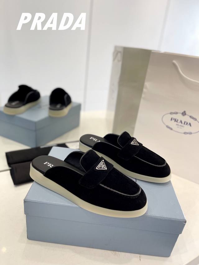 工厂p价 男20 顶级版本普拉达 情侣款 乐福鞋 半拖 低调奢华懒人鞋，富人的不二选择！ 软胶底素有踩云感之称～舒适度百分百 细腻羊猄鞋面，柔和而有质感！高级感