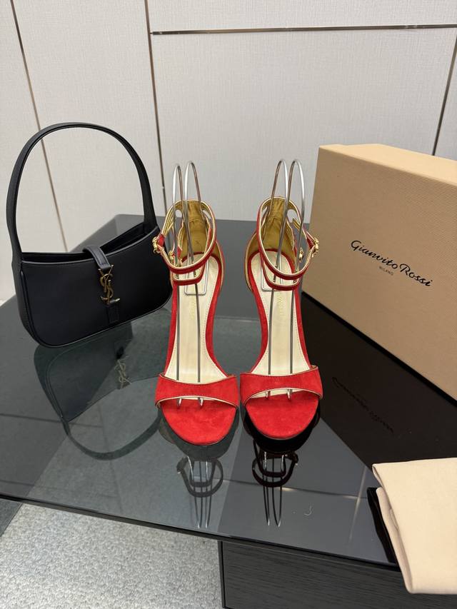 Gianvito Rossi 25Wf新品一字带 高跟凉鞋 它并非简单的潮流单品 而是跨越时间的设计宣言 是建筑美学与人体工学的完美融合 是每一位女性衣橱中 那