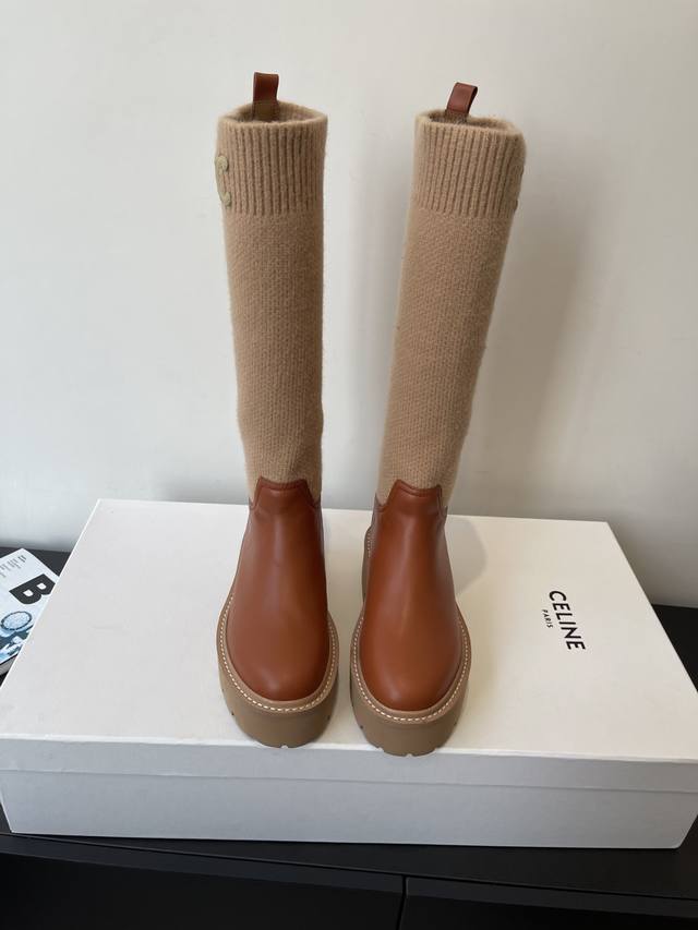Celine 赛琳 秋冬新款杨幂同款 飞织 长靴 凯旋门英伦风短靴 简约大气时髦 耐看不过时 是时尚圈永不退潮的经典所在 复古的英伦风格 让你穿出不一样的气质
