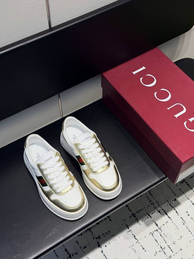男款+50 Gg 专柜最新情侣款厚底饼干鞋 代购级别 Gg最新Ip轻质厚底饼干鞋上脚秒内增高4Cm！！ 简约 好搭且复古韵味十足～鞋舌最新防伪布标。且带电子芯片