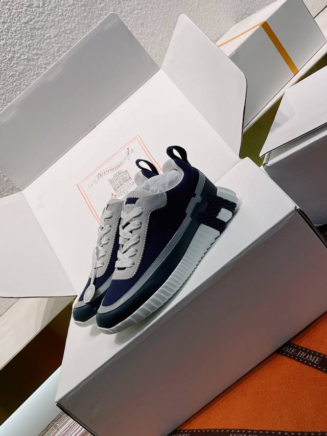 可配礼盒包装爱马仕高端男女码同价，电绣系列 20Herme S Ss26 New Arrival～ 专柜大热情侣款，H家配货首选鞋履！ 是爱马仕经典款 每一季都