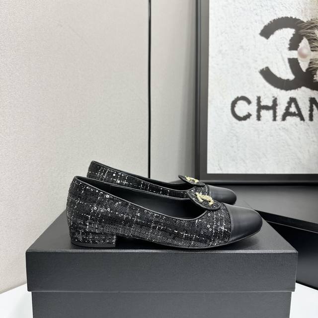 2025小香 本季秋冬季必备单品！！ 香奈儿秋冬重工爆款 小红书力推款，怎么搭配都好看，时髦精必备，香奈儿女士钟爱简约又难以抗拒系搭配展现与众不同的穿搭风格、自