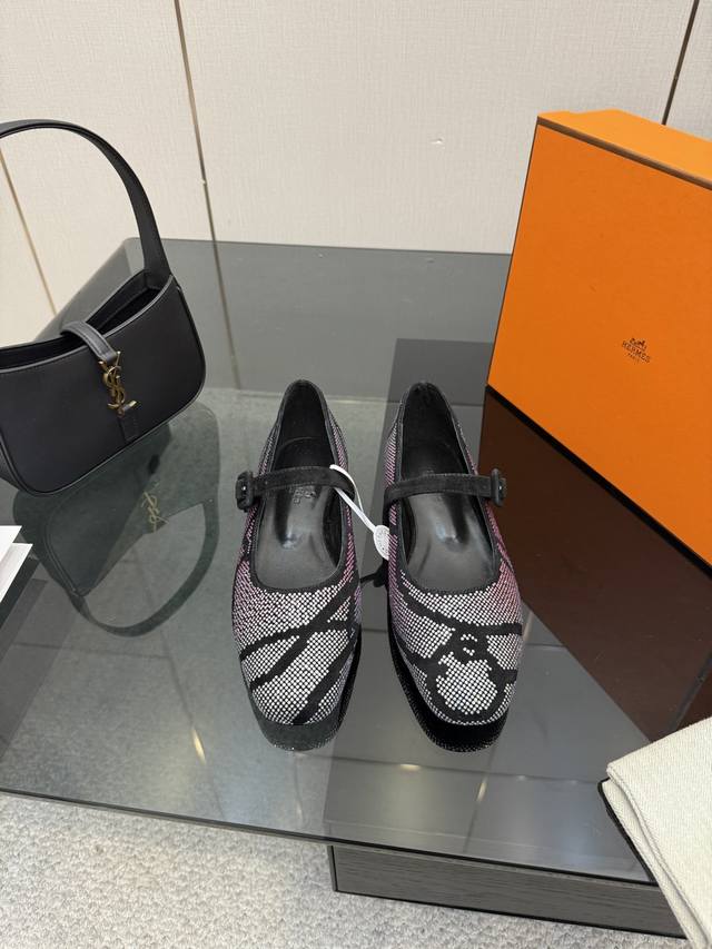 工厂p价p 莞货 代购级 爱马仕 Hermes 2025秋冬新款Light 水钻拼色芭蕾舞娃娃女鞋 H家字母Logo平底圆头玛丽珍乐福单鞋 材质：鞋面进口羊猄皮
