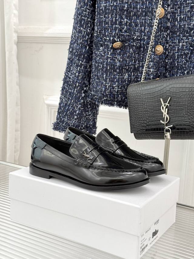 厂价p 男码p Saint Lauren*圣罗兰26Wf新品Ysl小Logo 情侣款乐福鞋 标志性的小Logo是这双鞋的灵魂所在 以低调而精致的姿态呈现于鞋身之